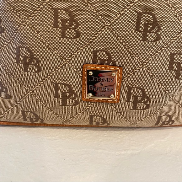Dooney & Bourke Womens Quilt Logo Handbag (Tan) - Picture 4 of 9
